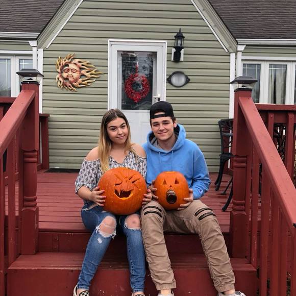 Meet your Posher, Mckenna - Picture 1 of 1